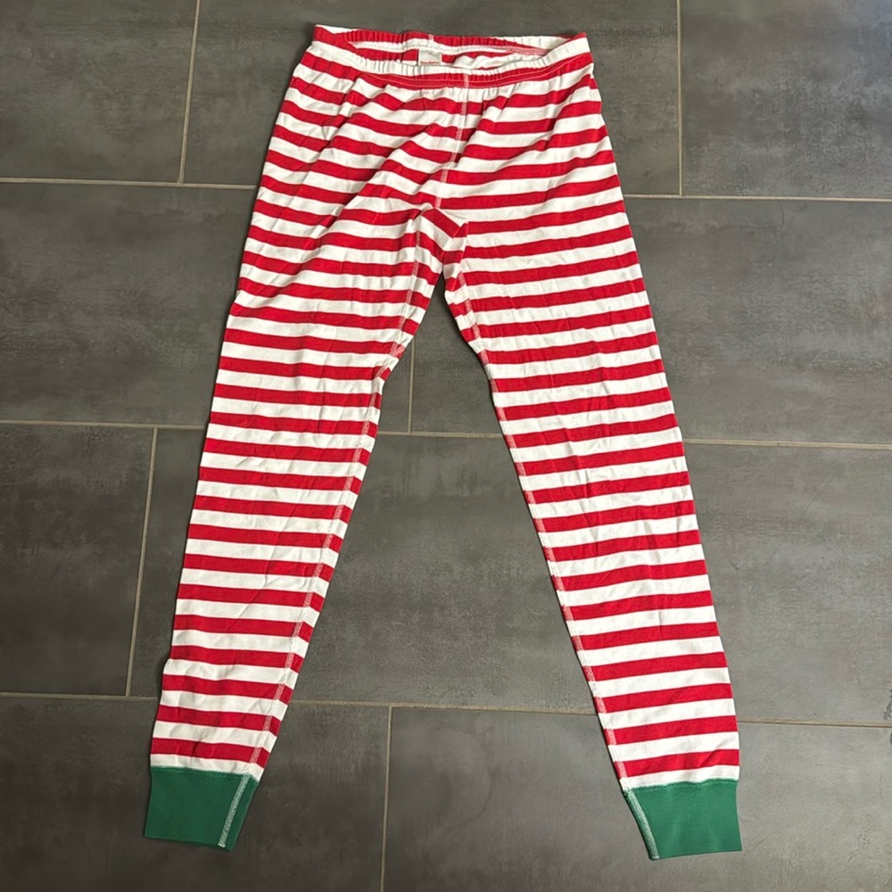 Hanna Andersson Men’s Holiday red stripe pajama pants, medium